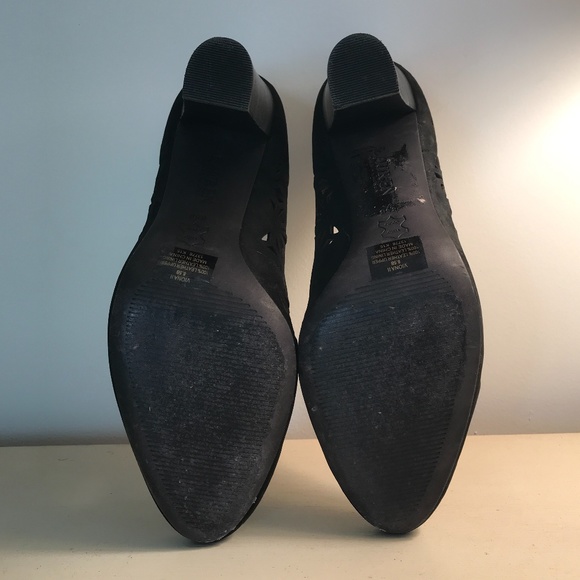 LAUREN RALPH LAUREN LEATHER VIONA ll EYELET HEELS - Picture 9 of 15